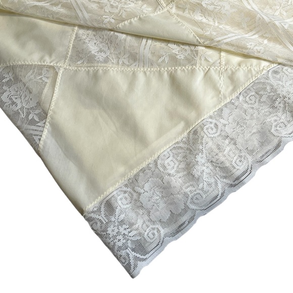 Beautiful Lemony Vintage Handmade 50s Rayon Lace Tablecloth - Picture 5 of 7